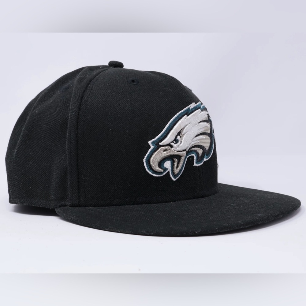 NFL Eagles 6 7/8 Black Cap with Eagle Logo